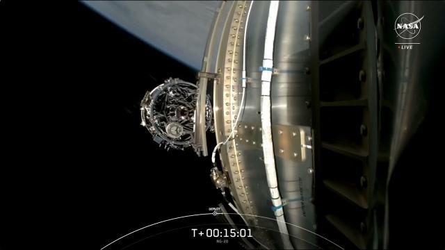 Cygnus spacecraft separates from SpaceX Falcon 9 upper stage for first time in amazing view
