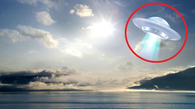 Mysterious UFO Spiral Light Caught On Camera | Alien Sightings 2017