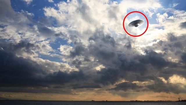 Incredible UFO Sighting Caught On Tape | Aliens In India | UFO Footage
