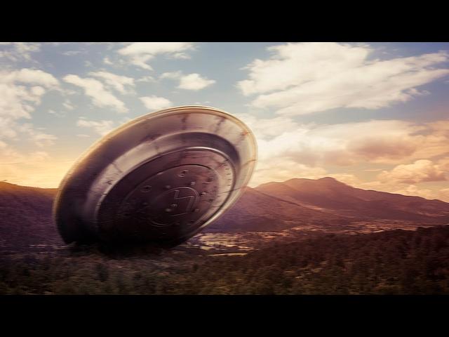 Disk Shaped Object Crash landed | Unbelievable UFO Landing Caught on Camera | Breathtaking UFO video