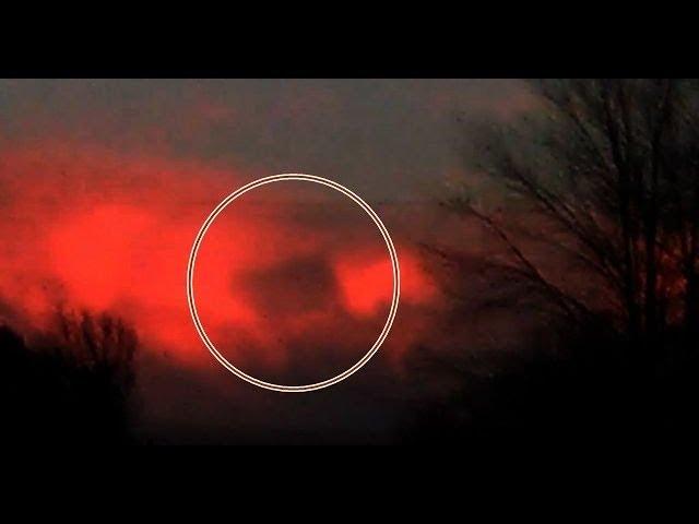 Weird Square shaped object Filmed in the clouds over Ohio