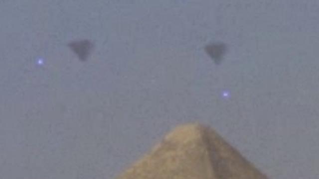 EGYPT 2016 ~UFO FLEET over GIZA PYRAMIDS !!!~Latest Alien Sightings~Best UFO Sighting Ever