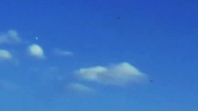 Multiple Dark Coloured Saucer Shaped UFOs in Triangle Formation over Melbourne, Australia