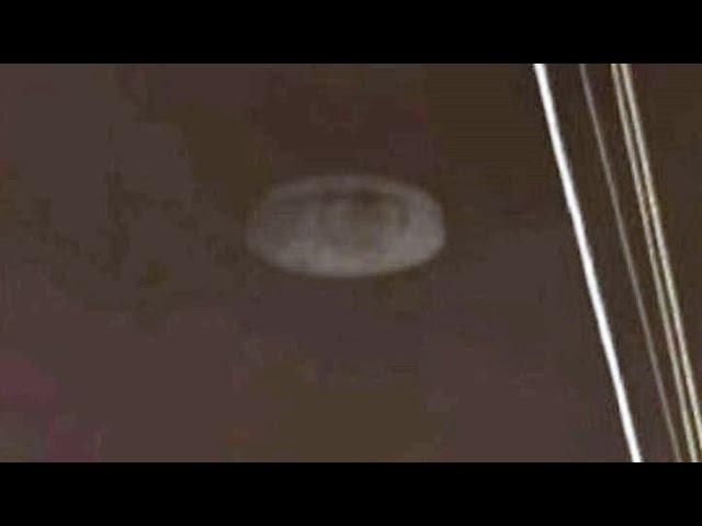 Resident Films UFO flying over the city of Curitiba, Brazil