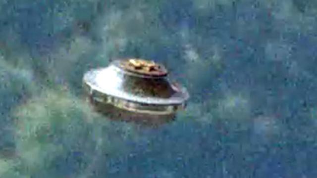 BIGTIME UFO!! [AMAZING FLYING SAUCER] JUST Before Hurricane Impact 8/30/2015