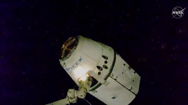 SpaceX Dragon spacecraft captured by Space Station in time-lapse video