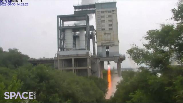 China test fires heavy-lift Long March 5 rocket engines