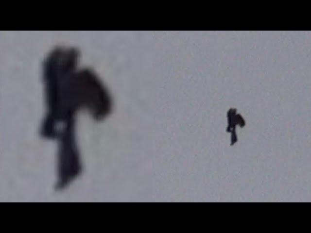 Flying Humanoid with wings caught on film in Phoenix, Arizona