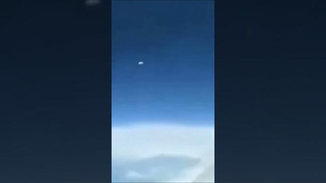 Passenger on a Tap Air Portugal plane films UFO over the Azores islands #subscribe #shorts