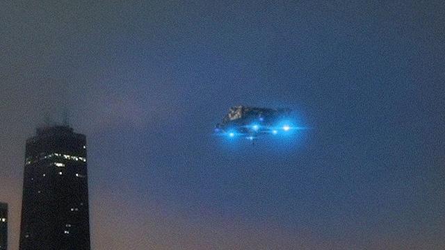 ???? UFO Spotted in the sky of New York by Night (CGI)