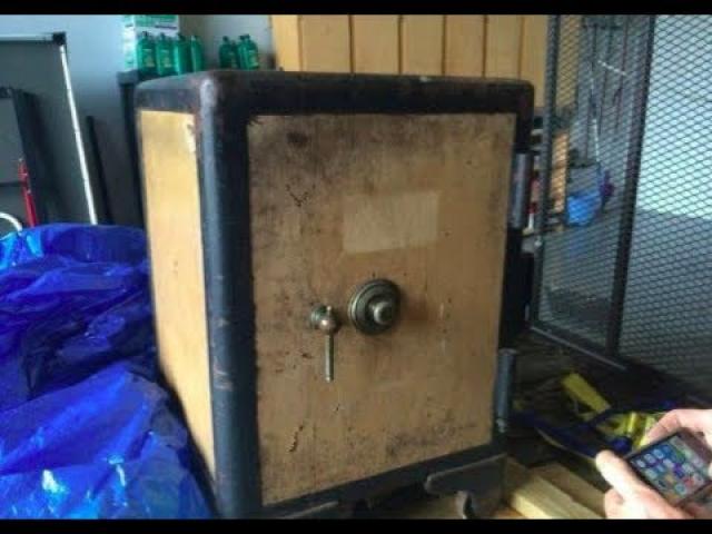 Locksmith Cracks Open An Old Safe And Uncovers Literal Treasure Inside