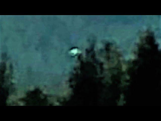 Oregon Witness Filmed Several BRIGHT, WHITE and BLUE UFOs
