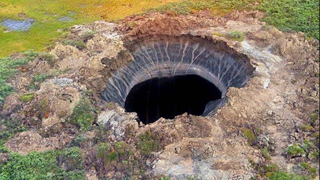 Massive Sinkhole in the Backyard of an Elderly Couple Leads to an Amazing Discovery About the House