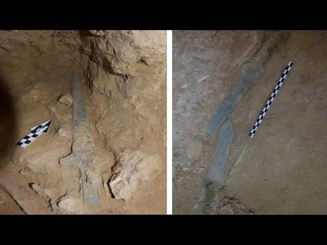 BRONZE SWORDS FROM MYCENAEAN CIVILISATION FOUND IN GREEK TOMB