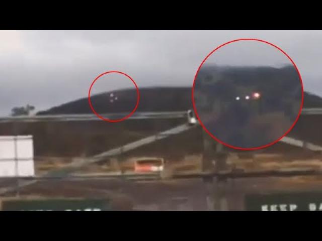 3 UFO Orbs Dancing in the Sky of Wales in February 2022 ! ????
