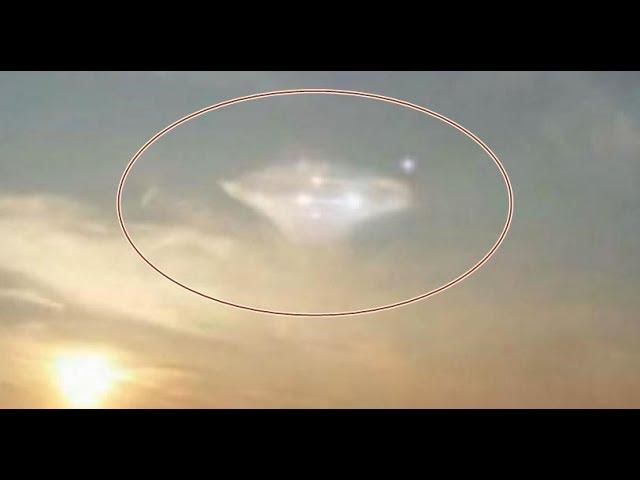 Video of UFO materializing over Delaware Bay