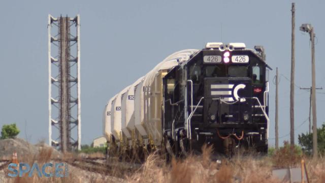 Train delivers Artemis 2 booster segments to NASA Kennedy in time-lapse