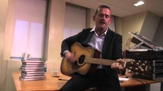 Chris Hadfield Gives Surprise Performance at SPACE.com | Video