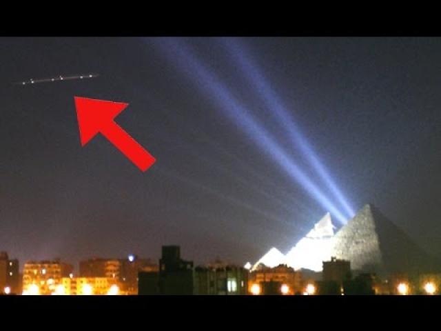 UFO Over EGYPT PYRAMIDS? Mysterious UFO Cases March 2016!