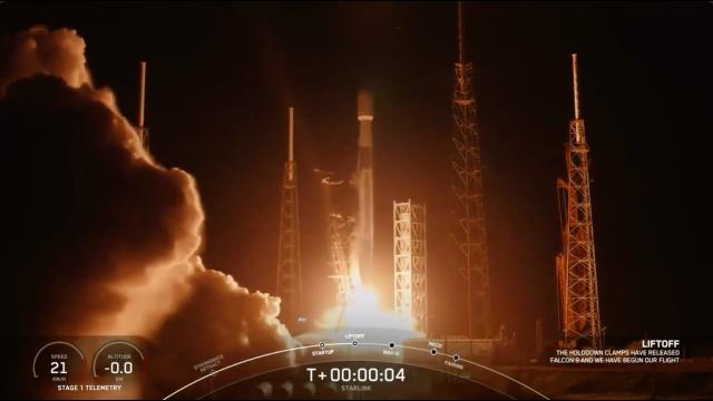 Blastoff! SpaceX launches 22 Starlink satellites to low-Earth orbit, nails landing
