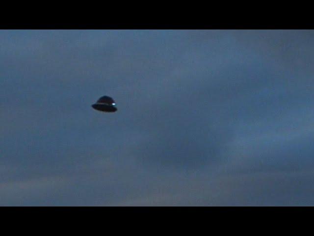 UFO Sightings Flying Saucer Zooms Florida! Stunning Video In Broad Daylight 2014