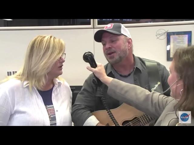 Garth Brooks & Trisha Yearwood Call Space Station, Sing Song