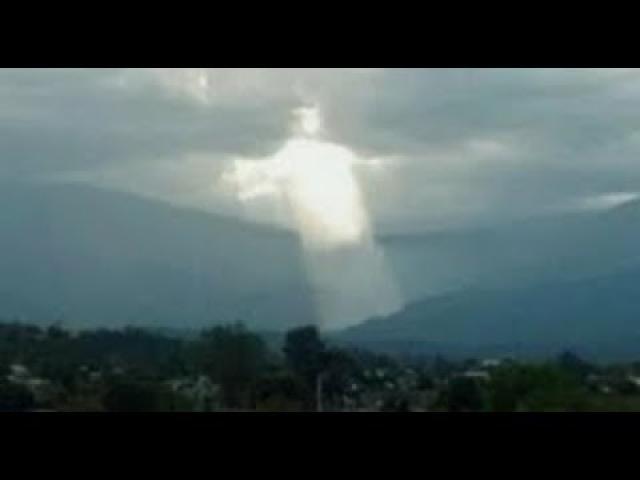 The image of Jesus “appeared” In The Sky Over Argentina