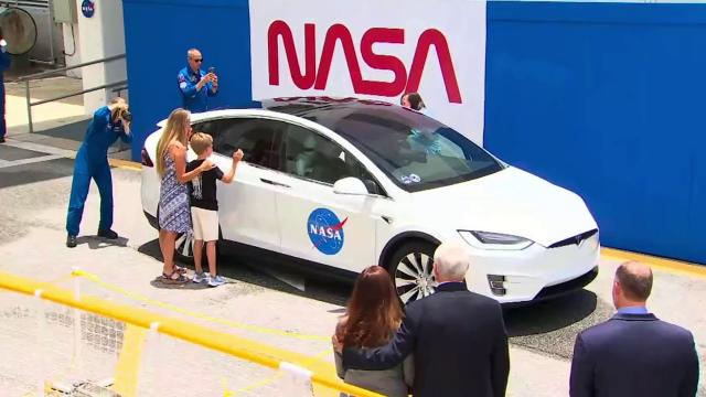 Adorable! SpaceX Demo-2 crew bids adieu to their families ahead of launch