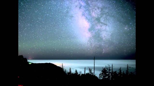 Milky Way Arcs Across California’s Majestic Coast | Time-Lapse Video
