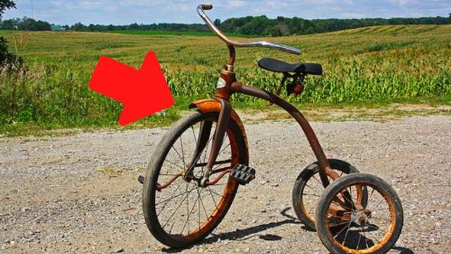 Poor Mom Buys Old Tricycle at Flea Market and Finds Unexpected  Name on It  !