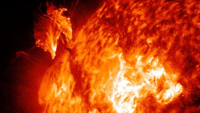 Thanksgiving spitfire! Sun goes on holiday eruption spree - See it in 4K