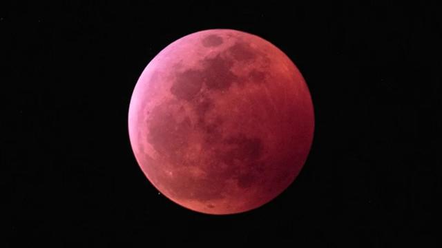 See the Super Wolf Blood Moon in This Amazing Eclipse Time-Lapse