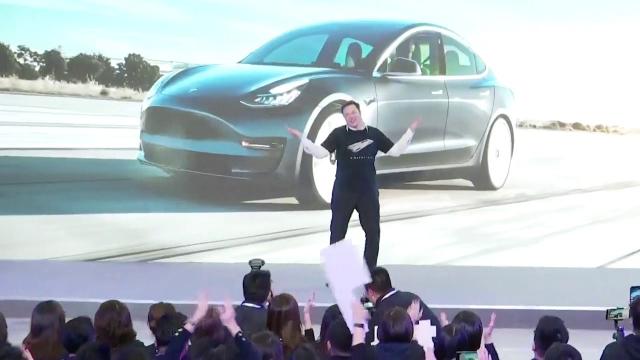 Dancin' Elon! SpaceX CEO Boogies at Tesla Shanghai Factory