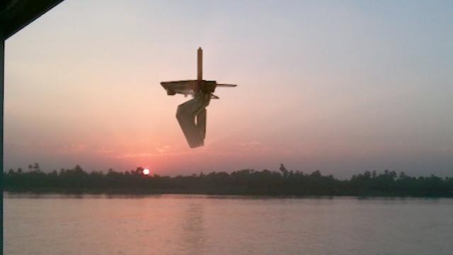 Huge UFO filmed in THAILAND over Mae Klong River !!! February 2018