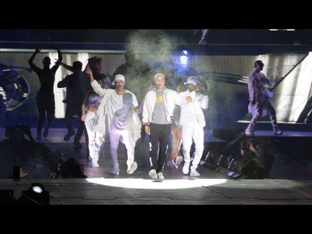 Justin Bieber Caught ‘Shapeshifting’ By Hsundreds Of Fans