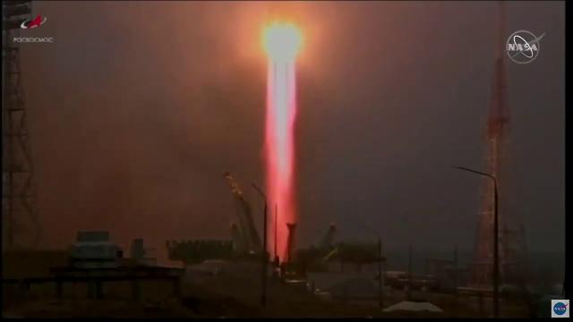 Blastoff! Soyuz rocket launches uncrewed Progress 77 cargo spacecraft