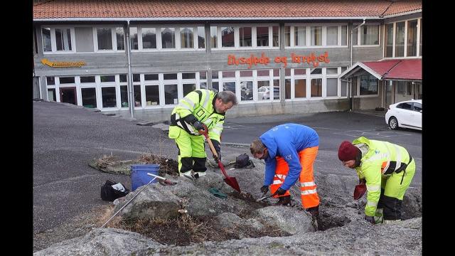 An 8 Year Old Schoolgirl Found a Rare Stone Age Dagger on a Playground in Norway