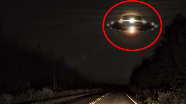 UFO Sightings!! Eerie Lights Flying In Formation Caught On Tape