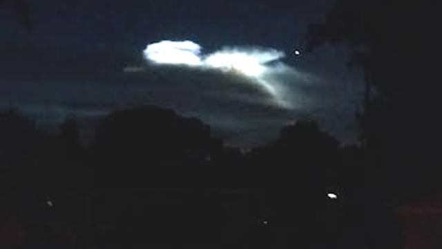 UFO Sightings UFO SHOOTS DOWN ATLAS ROCKET!!? BREAKING NEWS! 2015