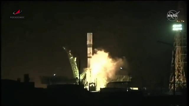 Blastoff! Soyuz rocket launches Progress 82 cargo ship to space station