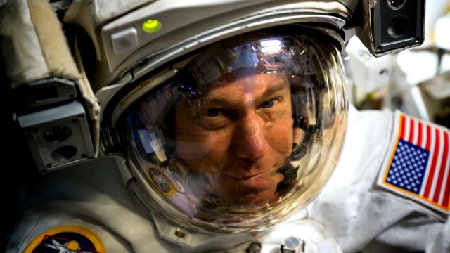 Flight Director Royce Renfrew Discusses Early Spacewalk End