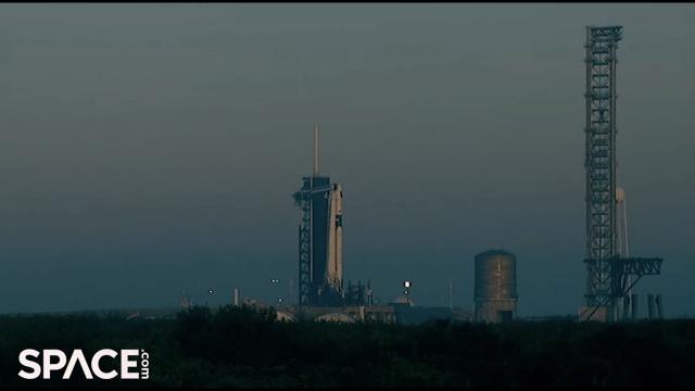 See SpaceX's Crew-6 rocket & Starship launch tower in sunrise time-lapse