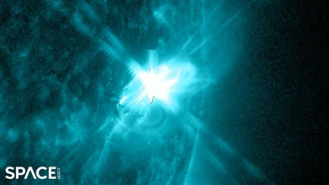 Sun blasts powerful M9.5-class solar flare - Spacecraft sees it