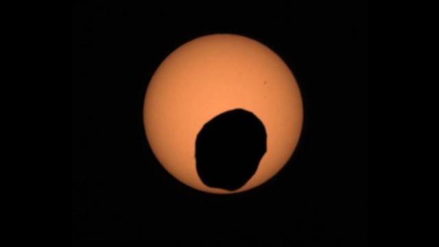 Perseverance rover snaps Mars' moon Phobos eclipse the sun