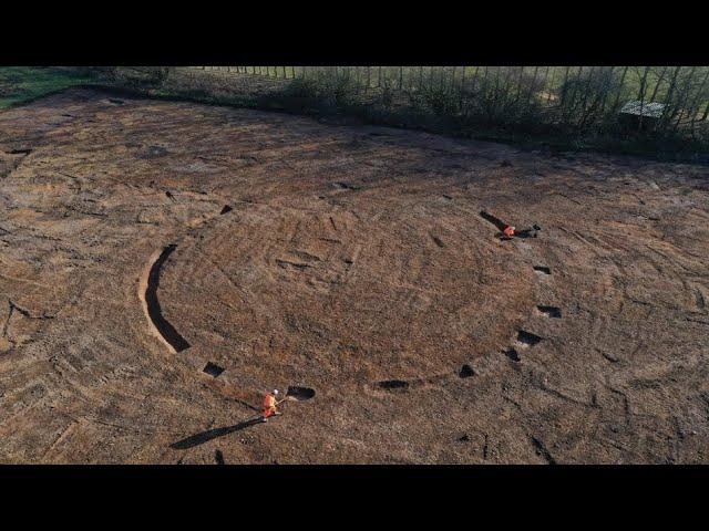 ARCHAEOLOGISTS UNCOVER ANCIENT RING DITCH