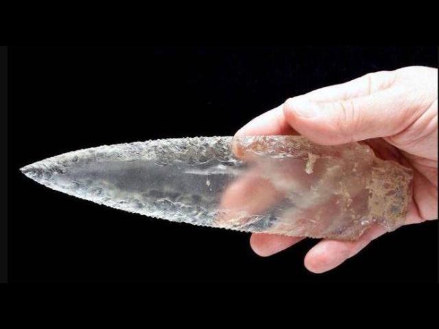 Crystal weapons uncovered in an historical Spanish tomb