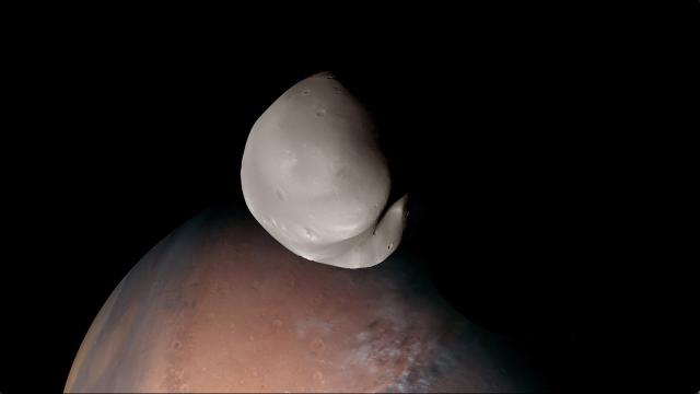 Martian moon Deimos in high-res for 1st time! UAE Hope probe observations