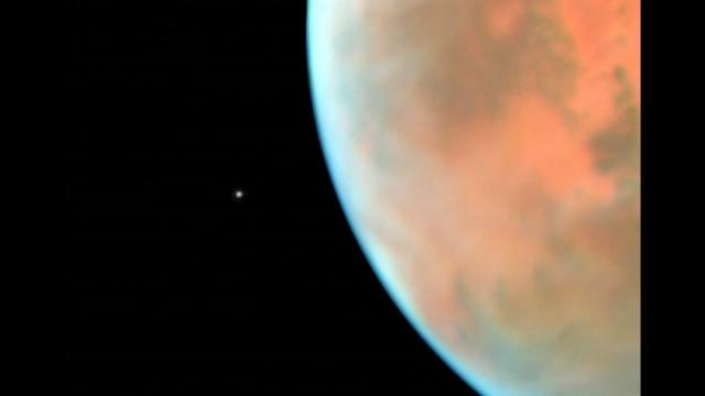 See Hubble’s View of Phobos and Mars in This Amazing Time-Lapse