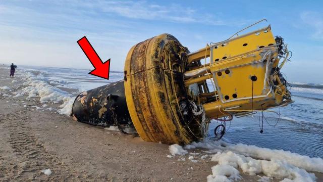 Runner Discovers Mysterious Steel Structure on Beach, Calls 911 After Realizing What It Is