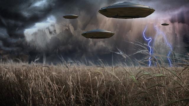 Strange UFO Videos! UFO Appeared In Cloudy Sky | UFO Sightings